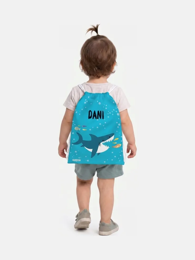 Bolsa mochila guardería personalizada Baby shark, puesta a la espalda