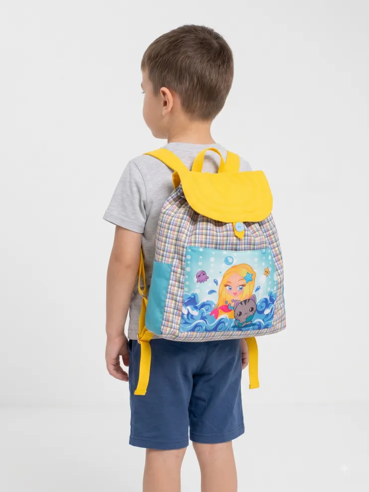 Mochila infantil Sirenita, puesta a la espalda