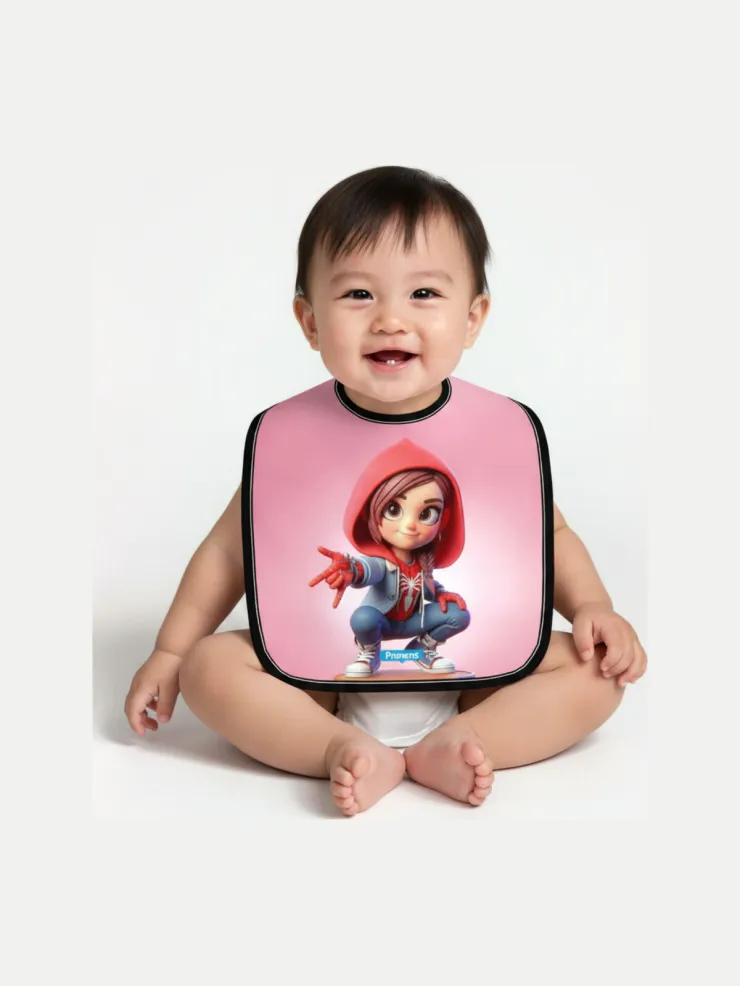 Babero microfibra impermeable Spider Girl, puesto por un bebé